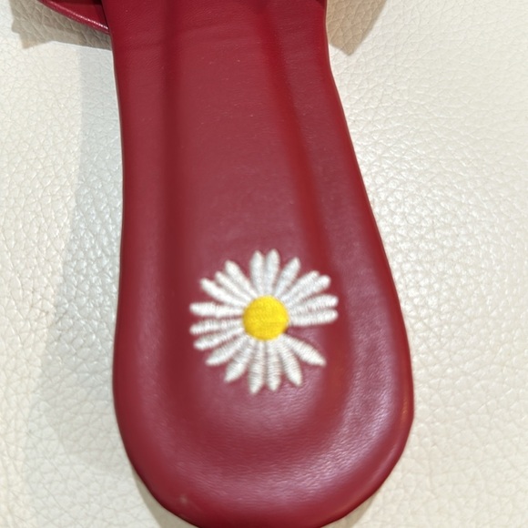 Red Slide Sandal with Big Bow design on the Toe area in size 6 - Picture 5 of 7
